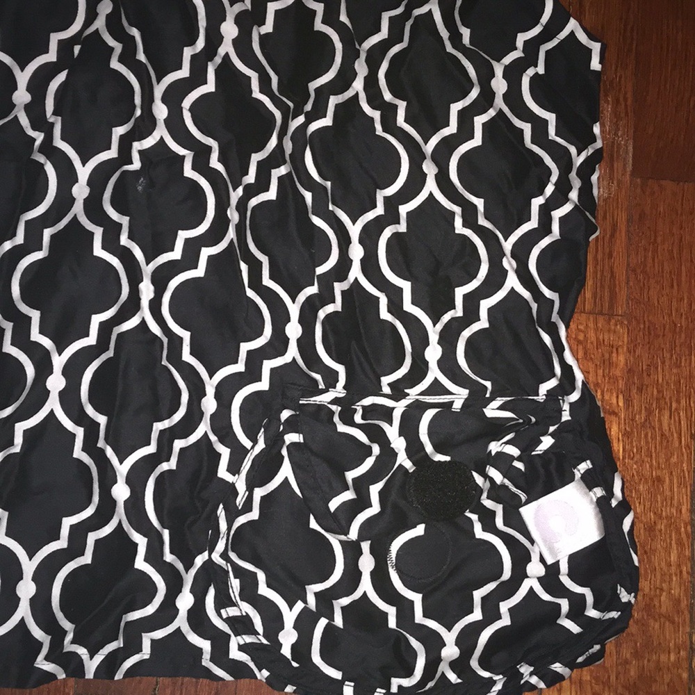 Boppy Nursing Cover - Picture 2 of 4